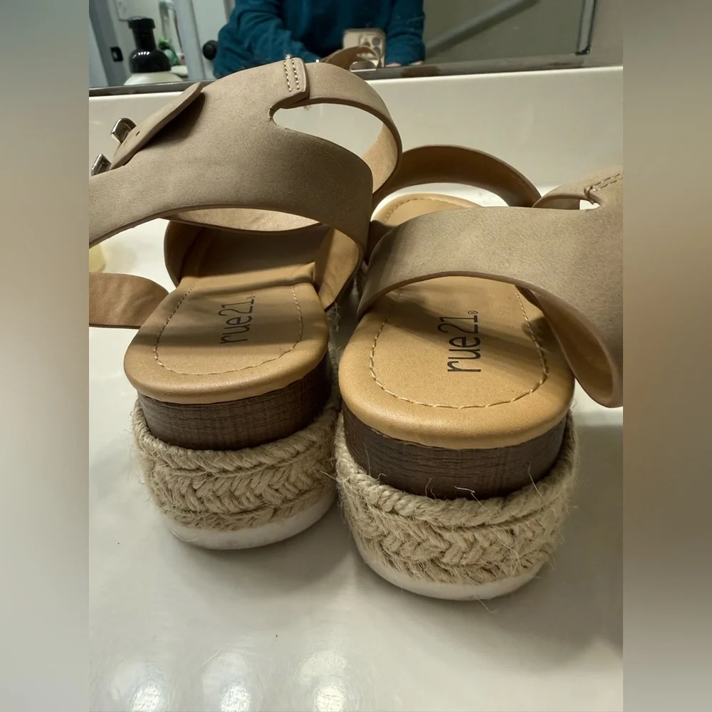 Rue 21 SZ 7M Tan sandals. Ankle strap and 2” platform sole. Great condition